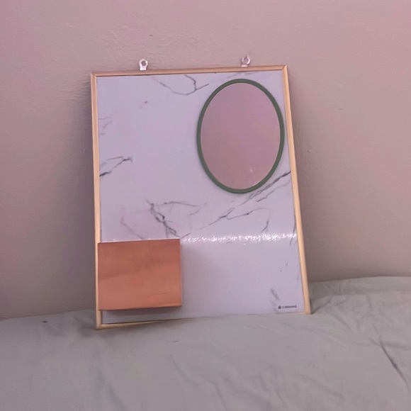 Marble white board - Picture 1 of 3